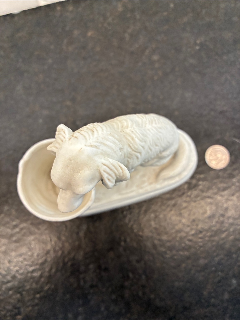 White Ceramic Dog Figurine Parian?  Setter with bucket. - Picture 6 of 6